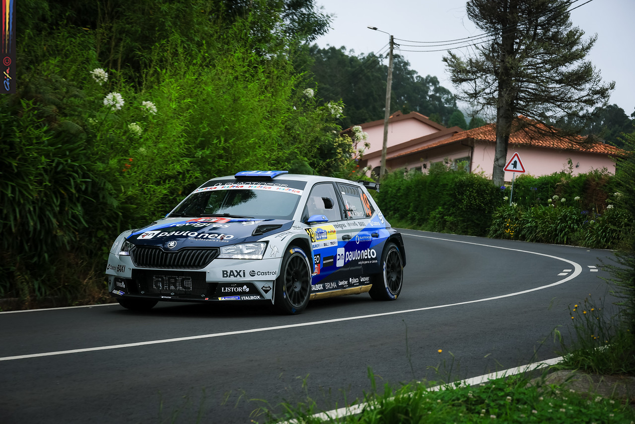 Paulo Neto / Nuno Mota Ribeiro em Skoda Fabia Rally2 Evo