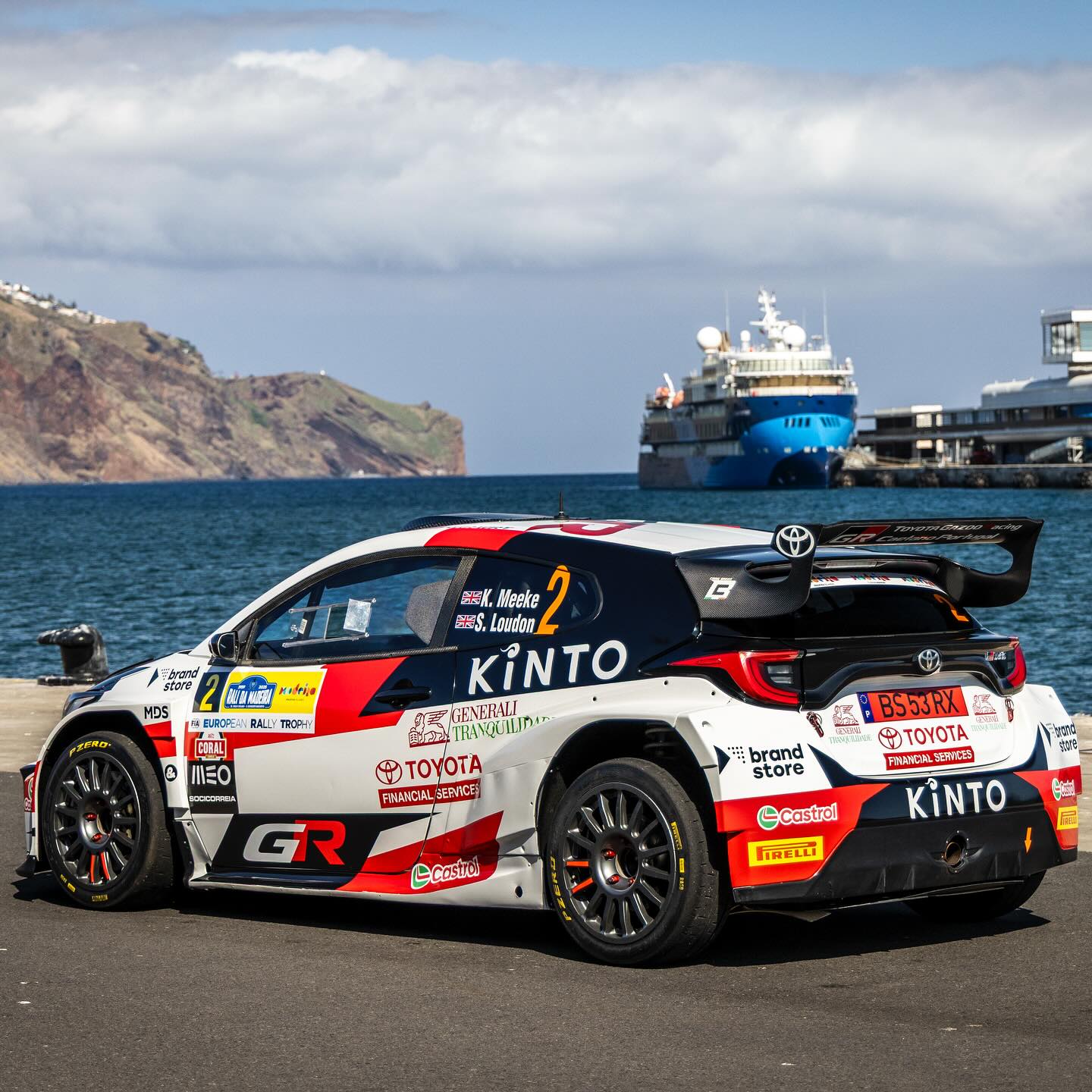 1.º - Kris Meeke / Stuart Loudon em Toyota GR Yaris Rally2 (CPR)